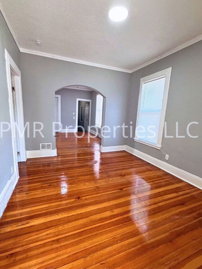 Building Photo - 5922 N 28th Ave