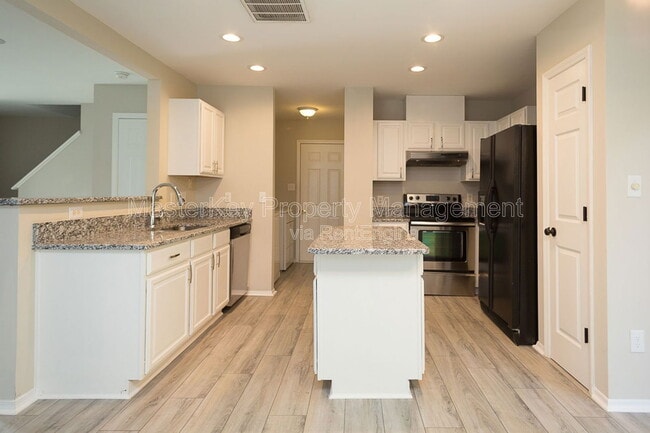 Building Photo - 204 Evening Star Dr