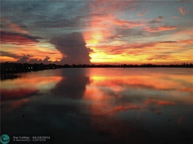 Building Photo - 112 Lake Emerald Dr