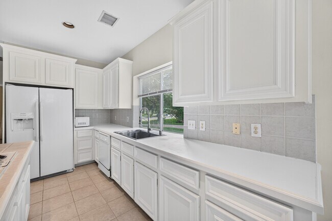 Building Photo - 1727 Emma Cove Ct