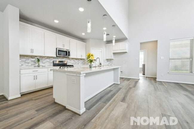 Building Photo - 9215 Lair Cove Dr