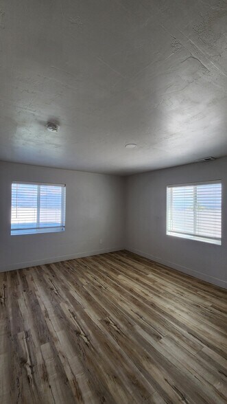 Building Photo - 2162 N Cloverleaf Wy