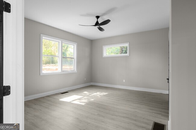 Building Photo - 1331 Diamond Ave SE