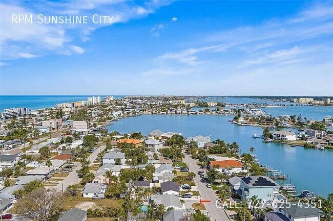 Building Photo - 14024 N Bayshore Dr