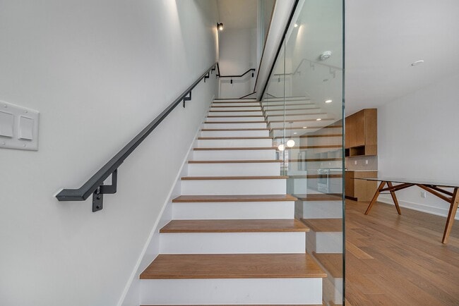 Building Photo - 2805 Brush St