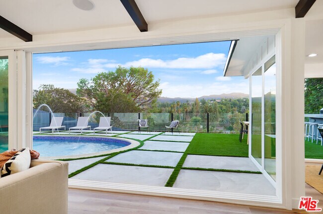 Building Photo - 4670 Brewster Dr