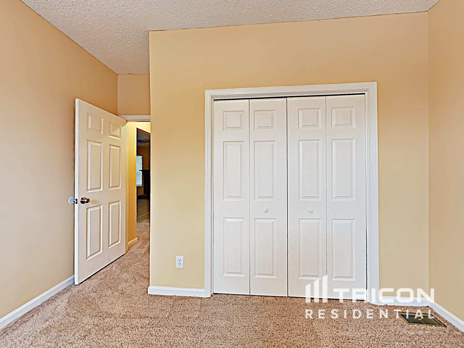 Building Photo - 113 Carriage Oaks Dr