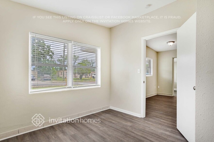 Building Photo - 5603 Cortez Dr