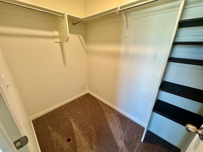 Building Photo - Your Home Is Ready For You!!