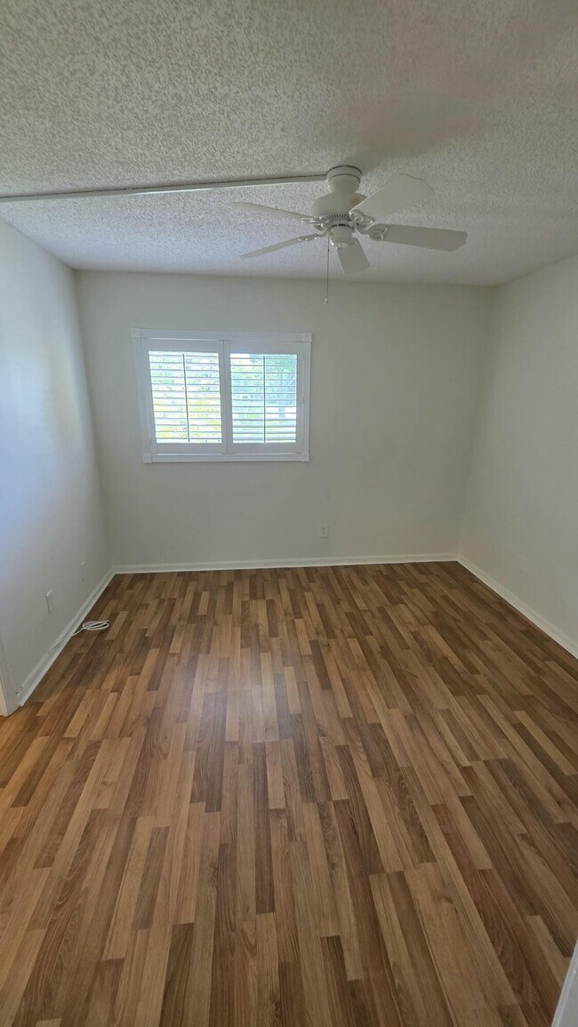 Building Photo - 23305 Barwood Ln N