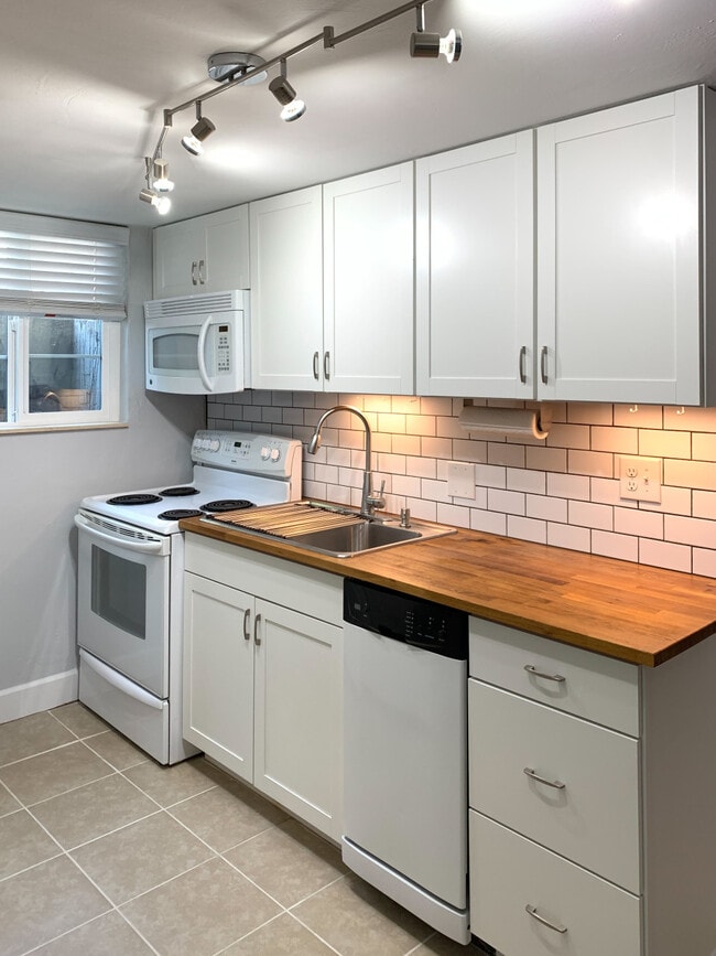 Building Photo - Tenth East Apartments