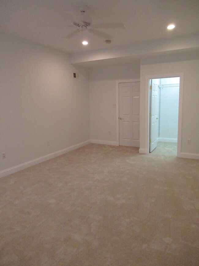 Building Photo - Charming 4 Bedroom/3.5 Bathroom Townhome with Parking Pad in Station North, MD!