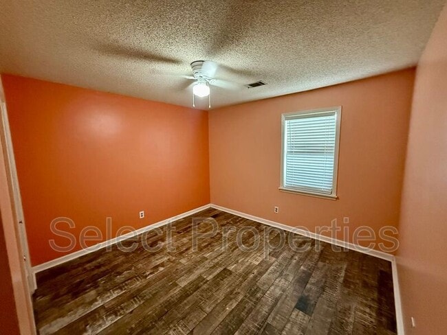 Building Photo - 1116 W Nettleton Ave