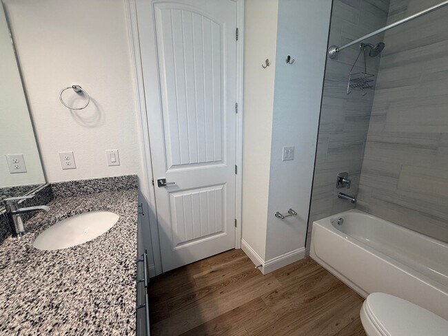 Building Photo - Beautiful 4 bedroom 2 bathroom home