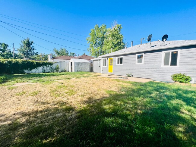 Building Photo - $0 DEPOSIT OPTION,FULLY REMODELED RANCH GEM OFF SHERIDAN, CLOSE TO SLOAN LAKE!