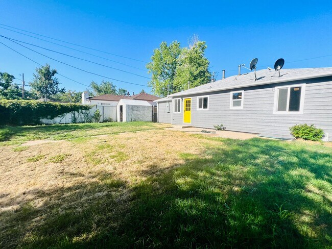 Building Photo - 702 S Wolcott Ct