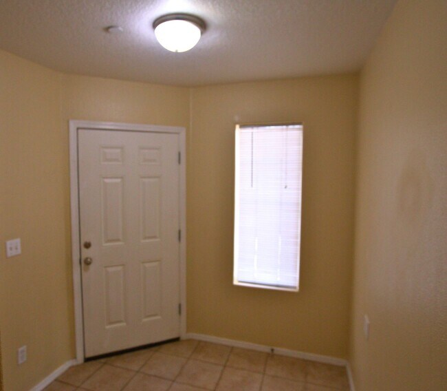 Building Photo - Lafayette 12 Plex
