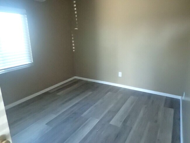 Building Photo - Newly renovated beautiful 1bd/1ba house/commercial space