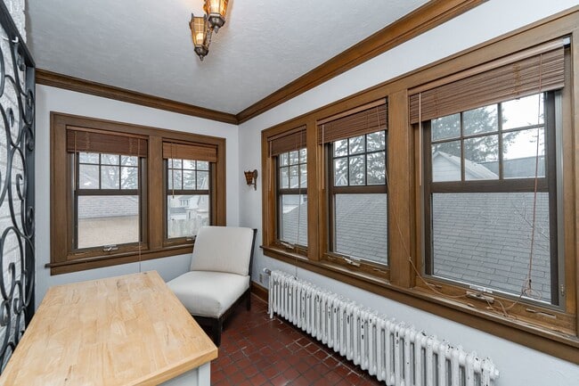 Building Photo - 3 Bed, 1.5 Bath Home for Rent – Historic S...
