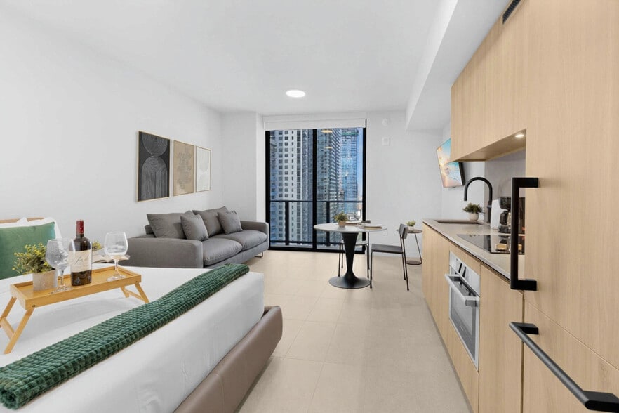 Building Photo - 501 NE 1st Ave