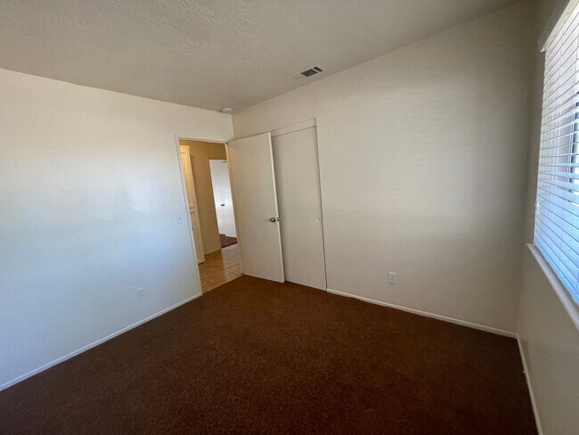 Building Photo - Hesperia-Refurbished- 3 Bedrooms, 2 Bathro...