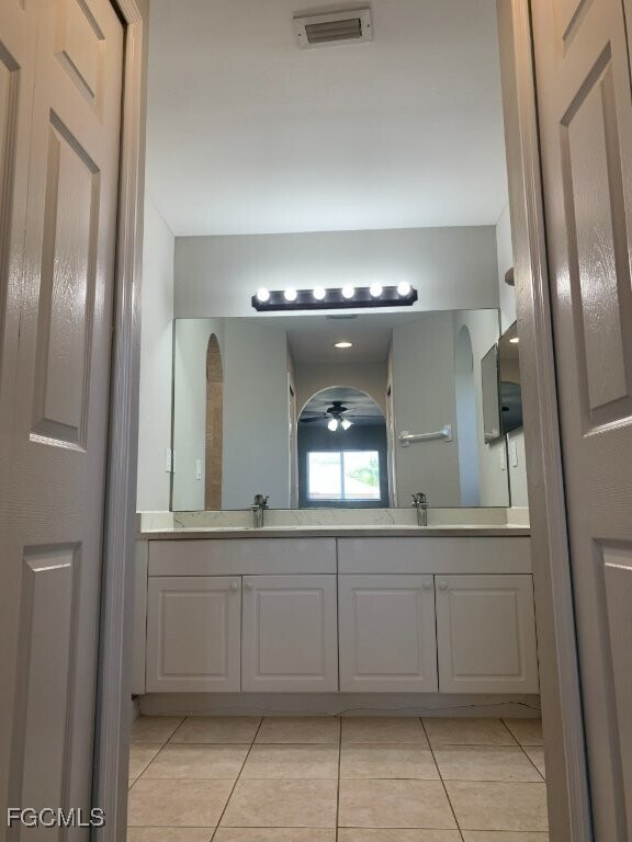 Building Photo - 703 SW 22nd St