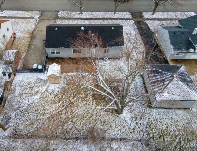 Building Photo - Charming 4-Bedroom Ranch in Sauk Village