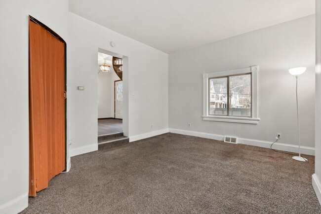 Building Photo - 67 Oregon Ave