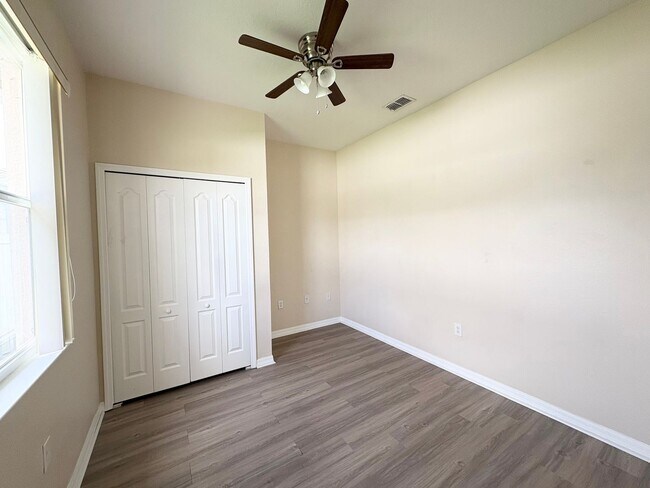 Building Photo - 10190 Granite Bay Dr