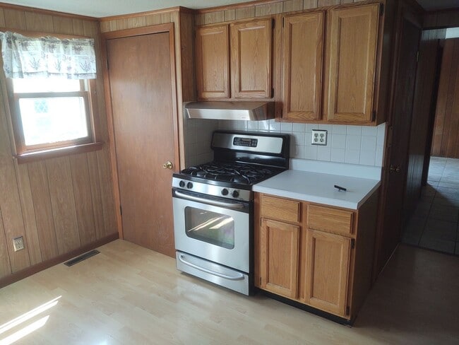 Building Photo - Great house with a big yard