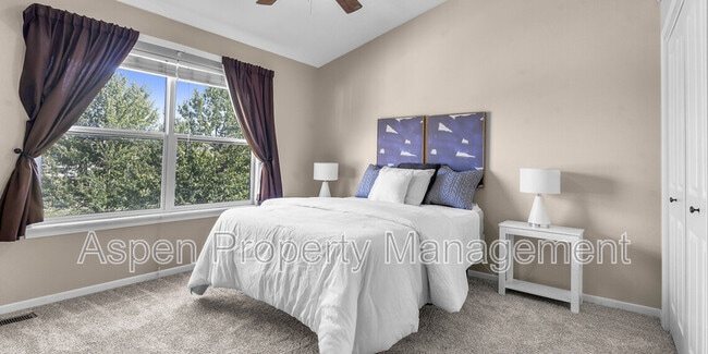 Building Photo - 482 N Mckenzie Ln