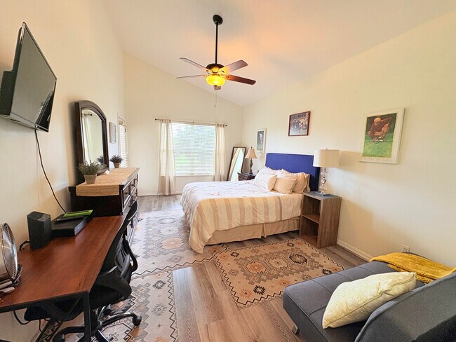 Building Photo - 9821 Perfect Dr