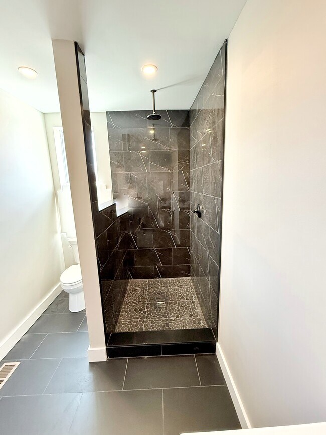 Building Photo - 2302 E Lehigh Ave