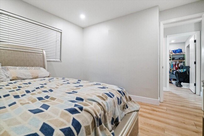 Building Photo - 5402 NW 25th Terrace