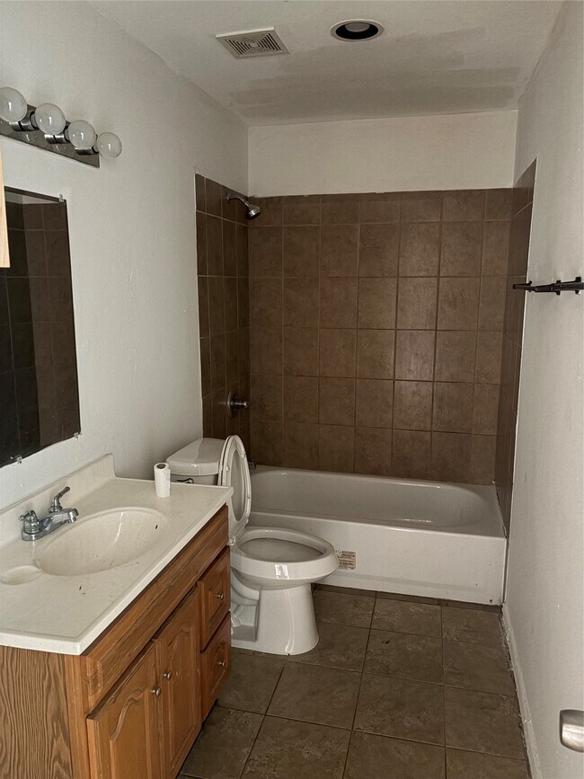 Building Photo - 7433 Faith Dr