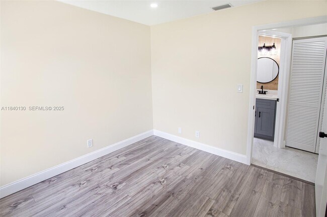 Building Photo - 9431 Boca Cove Cir