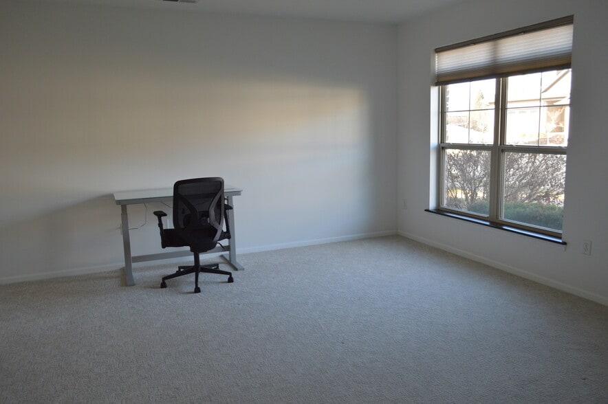 Building Photo - 751 Mission Point Rd