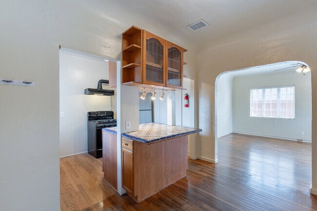 Building Photo - 241 S Cherry Ave