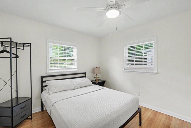 Building Photo - 713 Stafford St