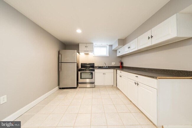 Building Photo - 4305 Oglethorpe St