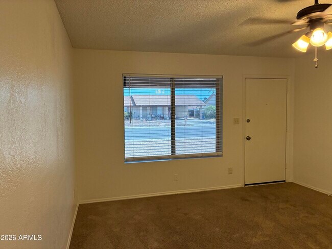 Building Photo - 602 W Wickieup Ln