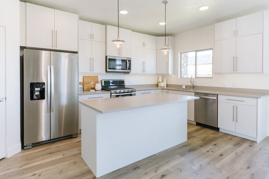 Building Photo - 2057 N Harvest Vlg Ln