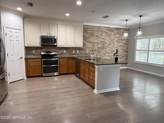 Building Photo - 1010 Garrison Dr