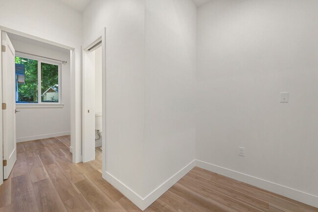 Building Photo - Move in Special - 50% off 1st Month Rent: ...