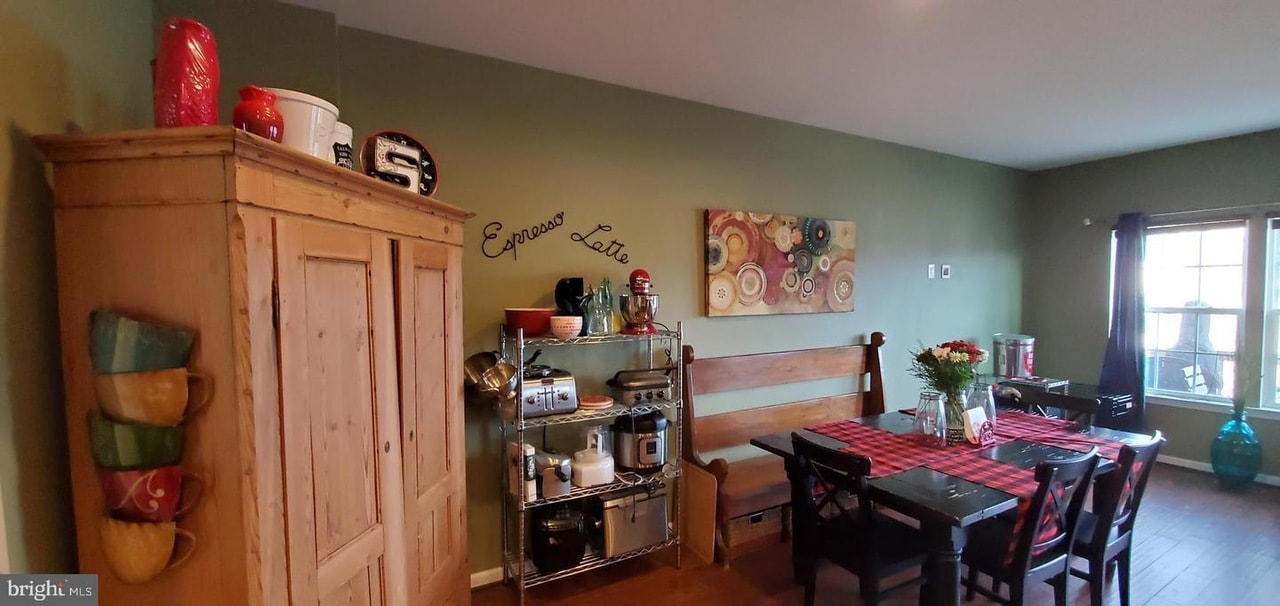 Dining Area - 3107 Alliance Ct