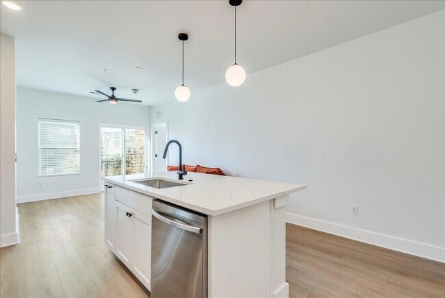 Building Photo - 3000 Duval St