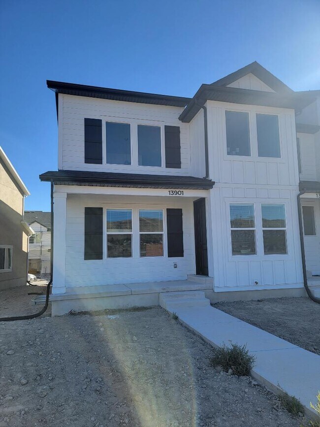 Building Photo - 13901 S Wide Rdg Wy