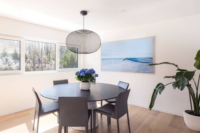 Building Photo - 32 Island View Dr W