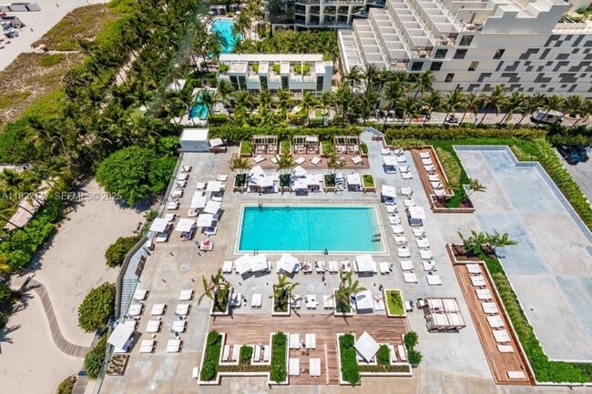 Building Photo - 2301 Collins Ave