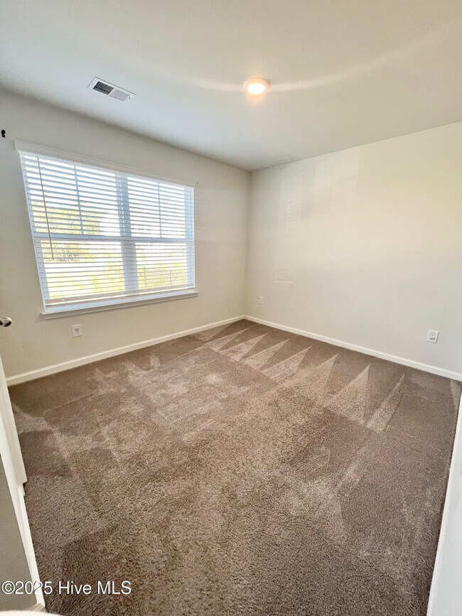 Building Photo - 421 High Ridge Ct